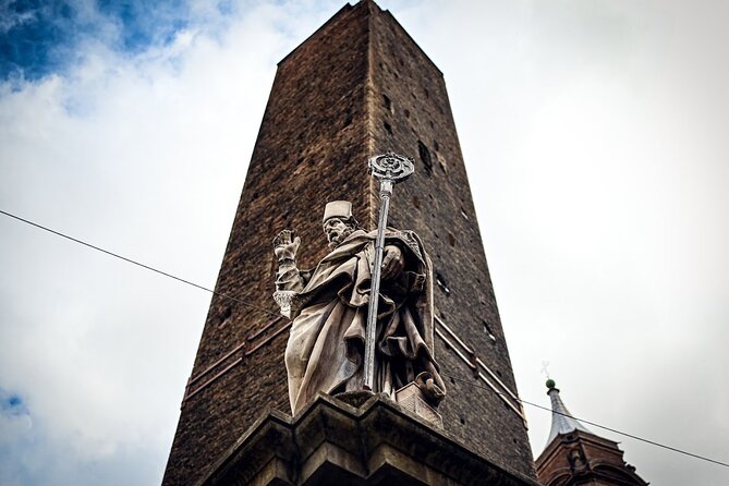 Private Bologna Food & Market Tour with 6 Tastings & Wine - Gelato, coffee, wine, and the secret dish
