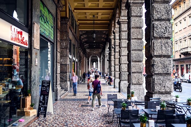 Private Bologna Food & Market Tour with 6 Tastings & Wine - What the Basilica di San Petronio adds
