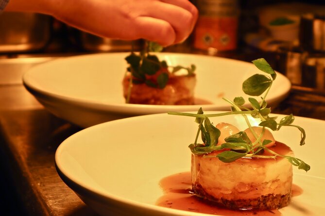 Private Food Tour of Edinburgh with Haggis, Scotch & More - A museum stop that broadens the Scottish story