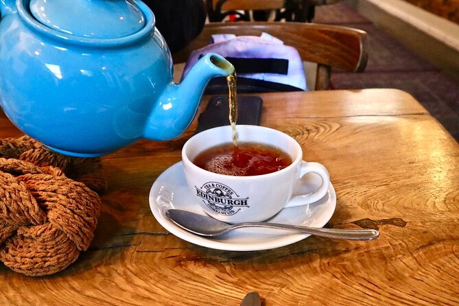Private Food Tour of Edinburgh with Haggis, Scotch & More - Edinburgh Castle and the city’s dramatic setting