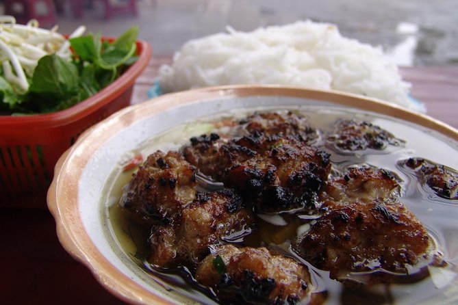 Private Hanoi Street Food Walking Tour With Real Foodie - Why Hanoi’s Old Quarter works so well for a food walk