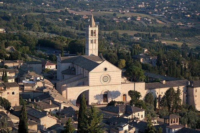Private St. Francis Basilica of Assisi and City Walking Tour - What the Private Guide Adds