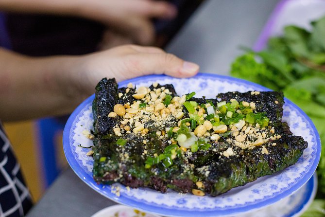 Private Street Food Evening Walking Tour in Ho Chi Minh City - The guides make the biggest difference