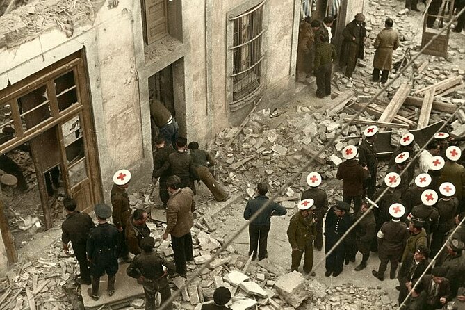 Private Tour Spanish Civil War & Franco's Dictatorship - Plaça Sant Felip Neri and the scars of aerial bombing