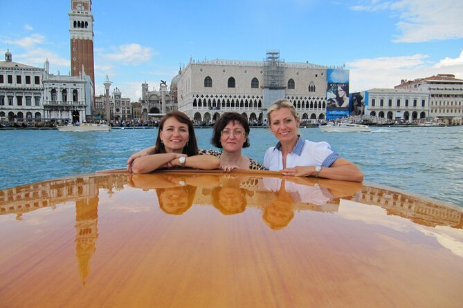 Private Venice 2 hrs Tour: Boat & Walking Tour with food tasting - Why start Venice from the water?