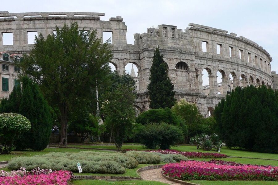 Pula: Historic Walking Tour with Local Guide & City Views - How long the walk takes and who will enjoy it