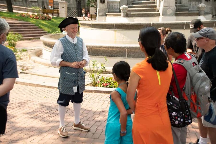 Quebec City: Old Quebec Historical Walking Tour - Meeting the guide in period costume