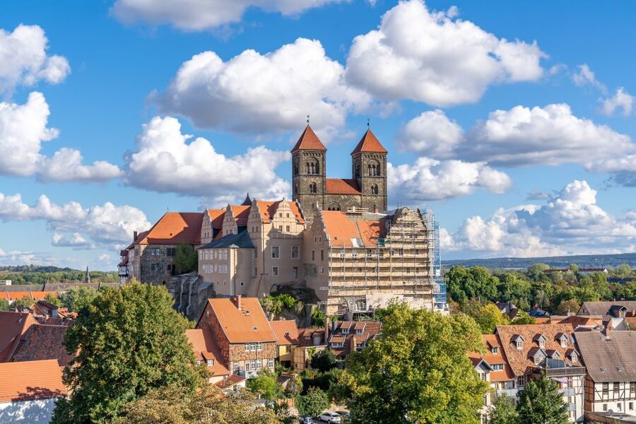 Quedlinburg: Guided City Highlights Walking Tour - Starting at Quedlinburg’s market square