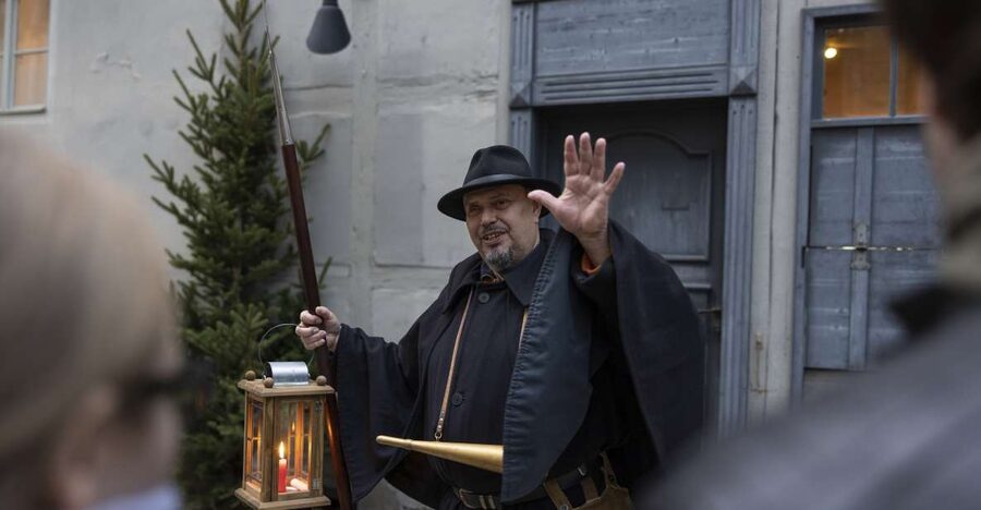 Quedlinburg: Historical Old Town Evening Walking Tour - Meeting the guide at market square
