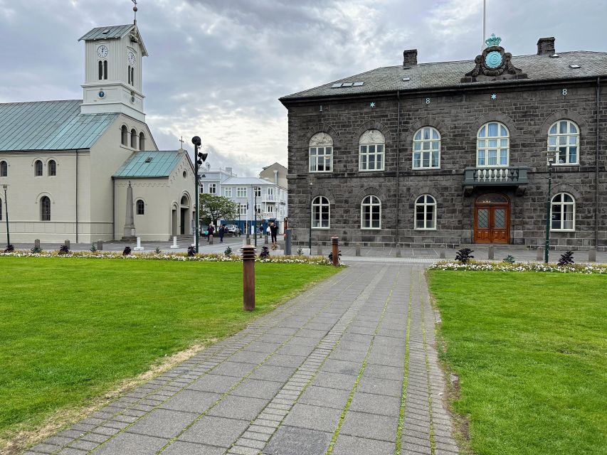 Reykjavik: City Walking tour in Small Group with Local Guide - Tjörnin, colorful houses, and city wildlife