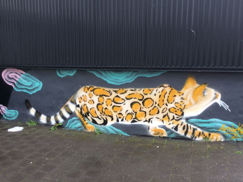 Reykjavik: Guided City Walking Tour - Lake Tjörnin and the Icelandic tasting stop