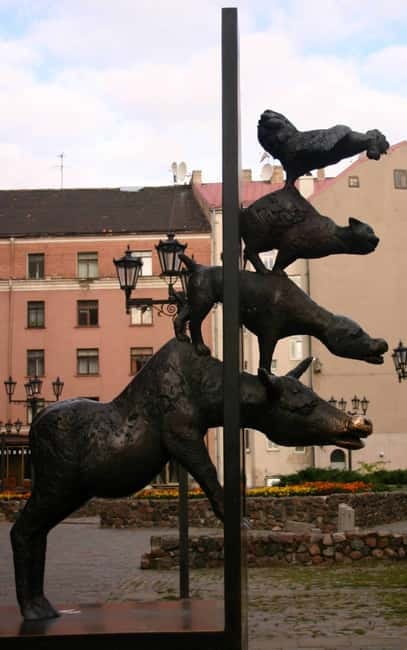 Riga Classical Old Town 2-Hour Walking Tour - Timing, contact, and the main risk