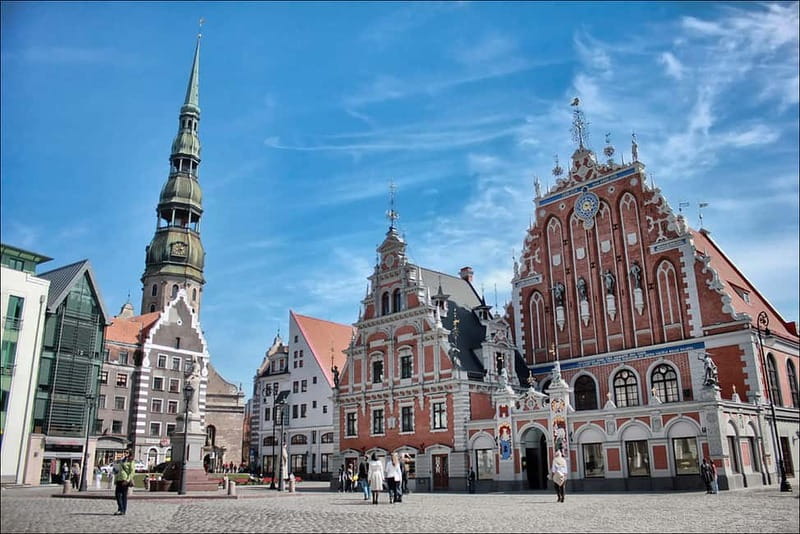 Riga Classical Old Town 2-Hour Walking Tour - The House of Blackheads and Riga’s rebuilt image