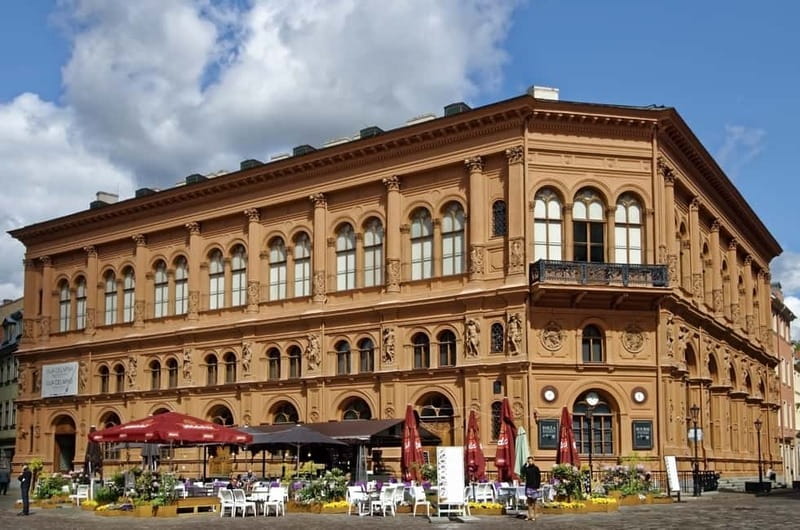 Riga: Guided Old Town Walking Tour - Town Hall Square and the House of Blackheads