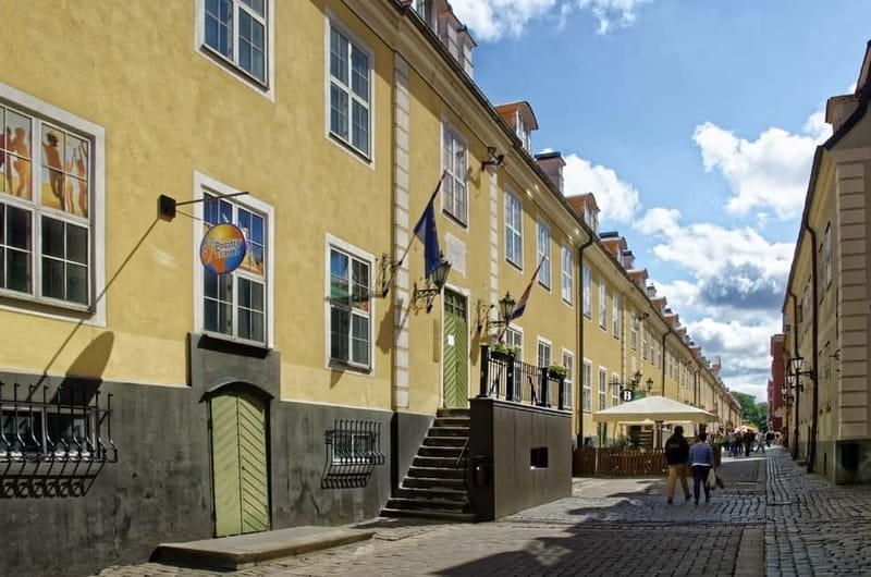 Riga: Guided Old Town Walking Tour - Starting at Grecinieku Street 18