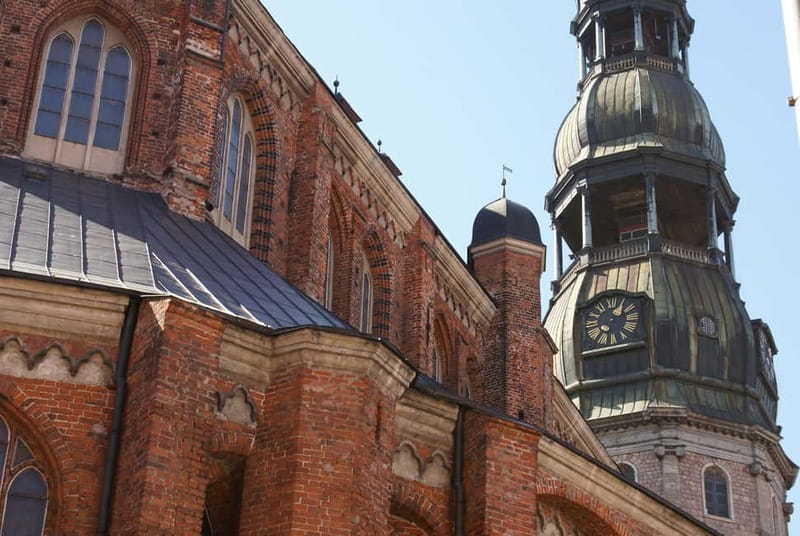 Riga: Old Town Walking Tour in a Small Group or Private - What the guides add to the experience