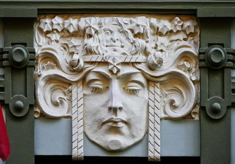 Riga: Old Town Walking Tour with Art Nouveau Highlights - Starting at the House of the Black Heads