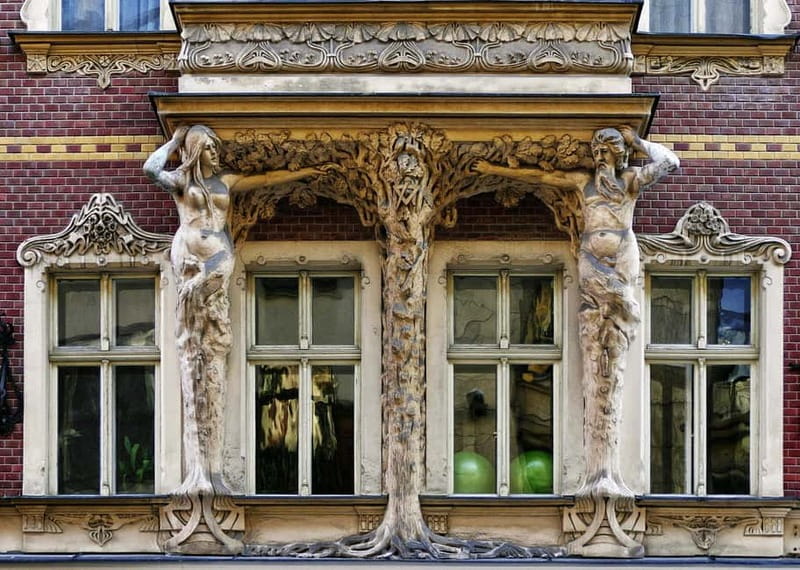 Riga: Old Town Walking Tour with Art Nouveau Highlights - How much does the $35 price buy you?