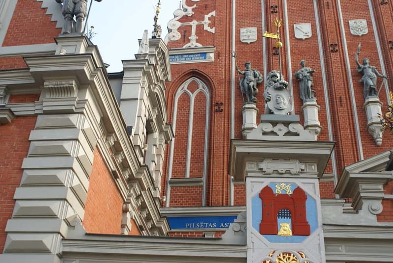 Riga: Old Town Walking Tour with Art Nouveau Highlights - Town Hall Square and St. Peter’s Church
