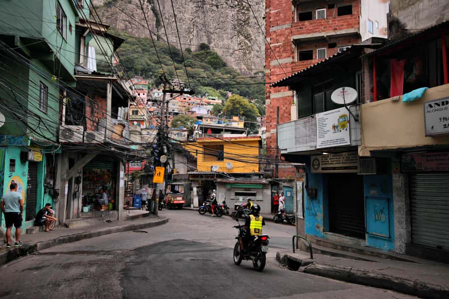 Rio De Janeiro: Half-Day Rocinha Favela Walking Tour - Is the tour really non-intrusive?