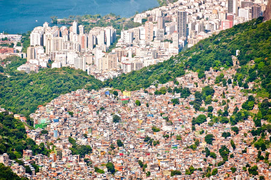 Rio De Janeiro: Half-Day Rocinha Favela Walking Tour - Meeting at Copacabana and beginning the walk