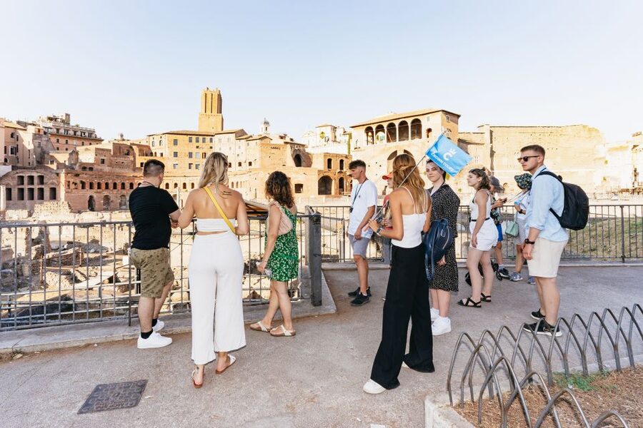 Rome: City Highlights Walking Tour - What the guides add to the walk