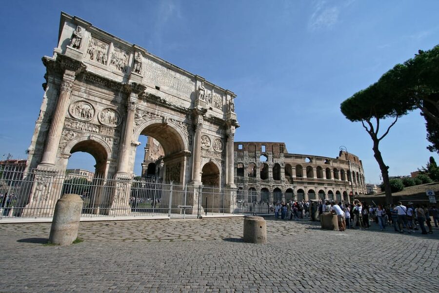Rome: Colosseum and Ancient Rome Guided Walking Tour - Reading the Roman Forum as the center of power