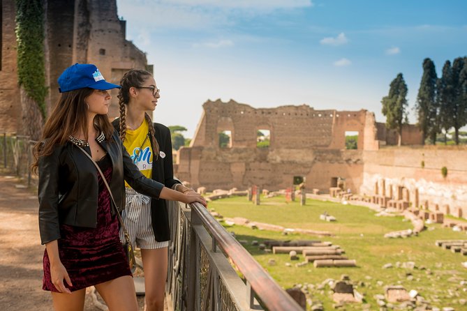 Rome: Colosseum Arena, Roman Forum & Palatine Hill Tour - Guides, headsets, and the English-language experience