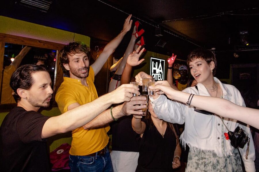 Rome: Forbidden History Walking Tour & Pub Crawl with Drinks - Why the social side works