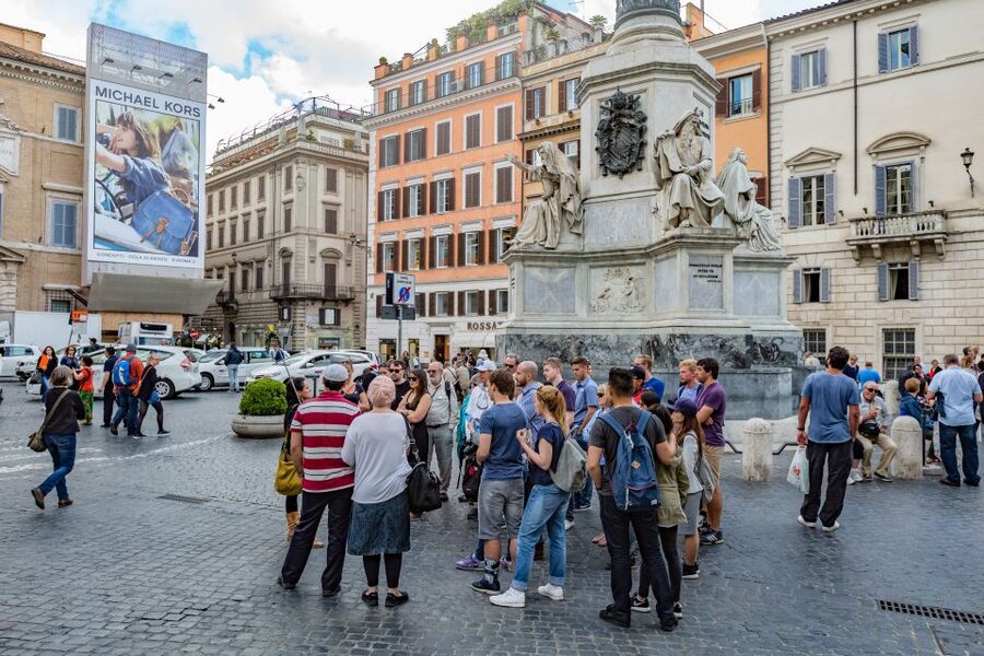 Rome: Fountains and Squares Small-Group Walking Tour - What the guides add