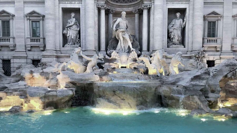 Rome: Guided City Center Evening Sightseeing Walking Tour - The guides are a major part of the experience
