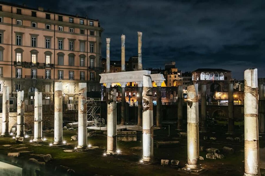 Rome: Small-Group City Highlights Moonlight Walking Tour - Piazza Venezia connects old and modern Rome