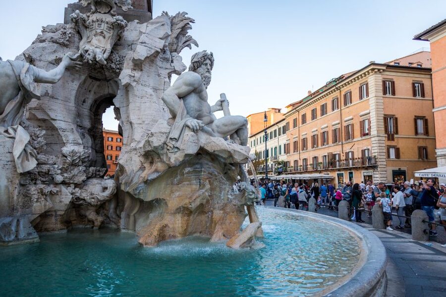 Rome: Trevi Fountain, Spanish Steps & Pantheon Walking Tour - Entering the Pantheon and looking up