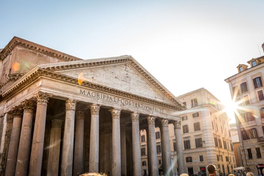 Rome: Trevi Fountain, Spanish Steps & Pantheon Walking Tour - Piazza Colonna and the route to Trevi