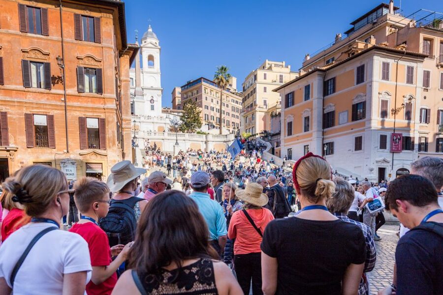 Rome: Trevi Fountain, Spanish Steps & Pantheon Walking Tour - The gelato break and a little dolce far niente