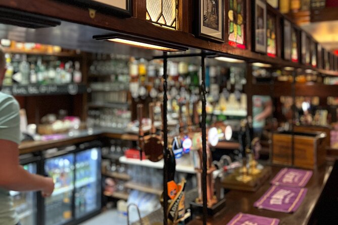 Royal Historic Pubs Walking Guided Tour in London - Guides who make or break the afternoon