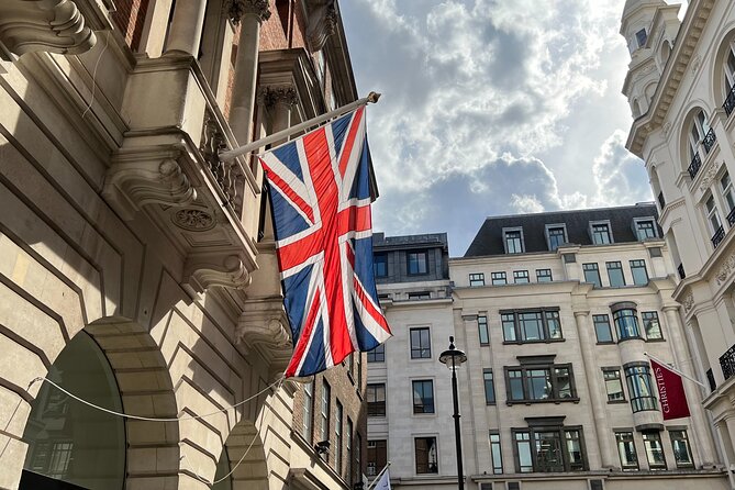 Royal Historic Pubs Walking Guided Tour in London - What the social side is really like
