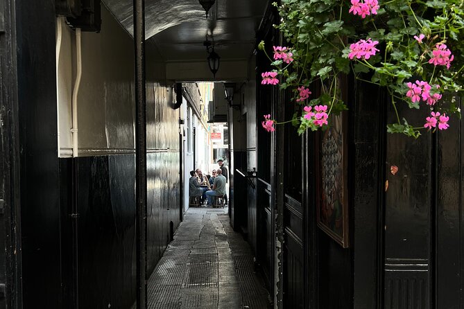 Royal Historic Pubs Walking Guided Tour in London - Is $44.38 good value?