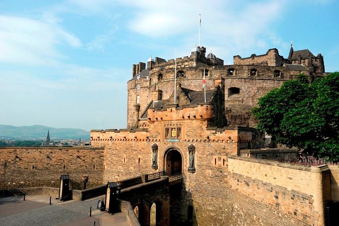 Royal Mile and Edinburgh Castle - Small Group Walking Tour - Why this route works for a first Edinburgh visit