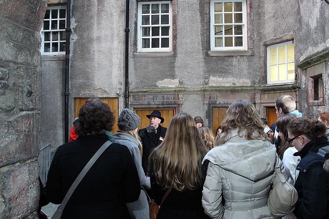 Royal Mile and Edinburgh Castle - Small Group Walking Tour - John Knox House and the medieval Royal Mile
