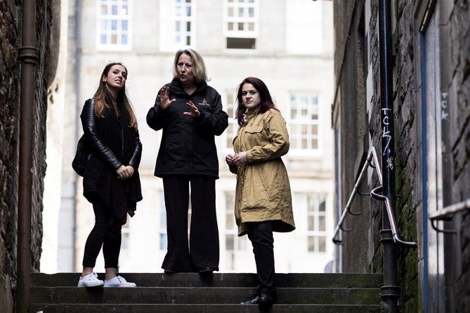 Royal Mile and Edinburgh Castle - Small Group Walking Tour - Group size, headsets, and guide quality