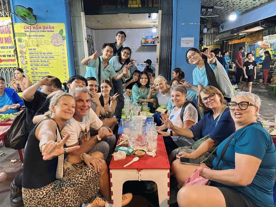 Saigon: Private Backstreets Walking Food Tour - The final stretch: bánh mì in District 10