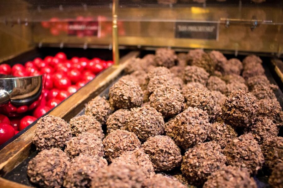 Saint-Germain-des-Prés: Pastry and Chocolate Walking Tour - Pastry shops where technique matters