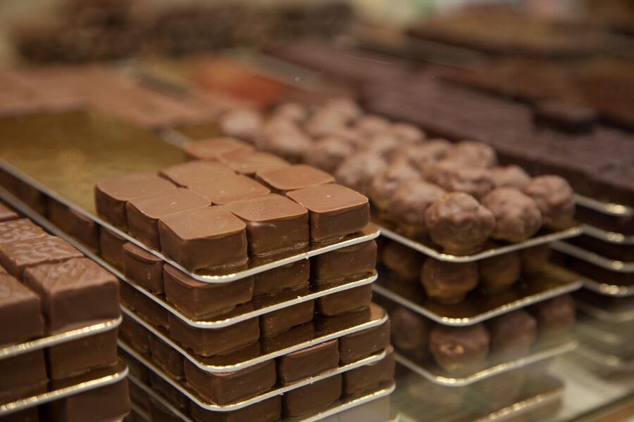 Saint-Germain-des-Prés: Pastry and Chocolate Walking Tour - Why families tend to enjoy this tour