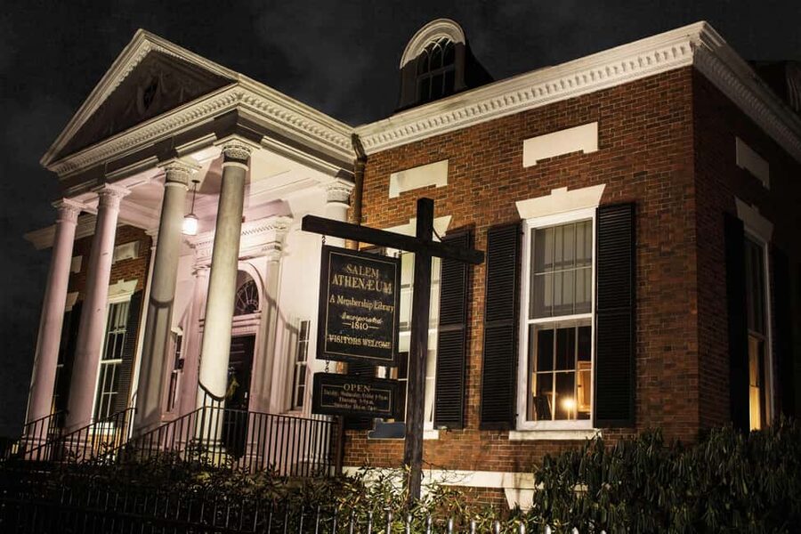 Salem: Ghosts, Witches, & Warlocks Guided Walking Tour - What This Salem Ghost Tour Actually Offers