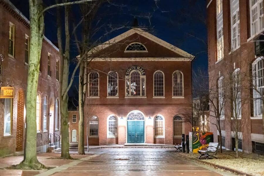 Salem: Ghosts, Witches, & Warlocks Guided Walking Tour - Salem Old Town Hall Sets the Tone