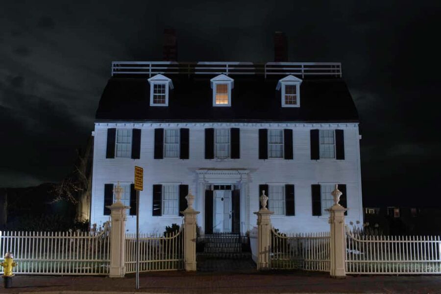 Salem: Ghosts, Witches, & Warlocks Guided Walking Tour - Old Burying Point Cemetery and Salem’s Long Memory