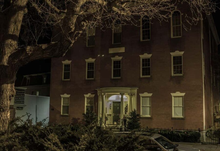 Salem: Ghosts, Witches, & Warlocks Guided Walking Tour - Four to Eight Stops, With the Route Shaped by the Option