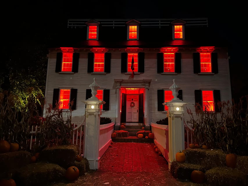 Salem, MA: Hocus Pocus Movie Guided Walking Tour - Ropes Mansion, Allison’s house, and careful photo stops