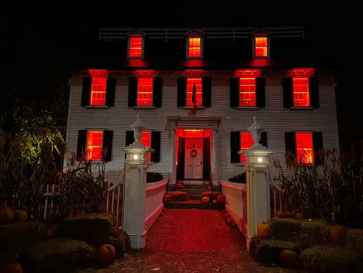 Salem, MA: Hocus Pocus Movie Guided Walking Tour - Old Town Hall and Salem’s movie streets